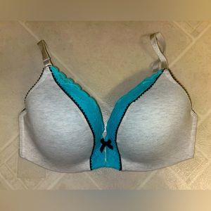 Victorias Secret wireless 34D bra